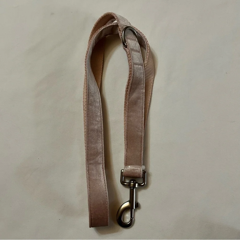 4 ft Velvet Pink Dog Leash - Picture 1 of 5